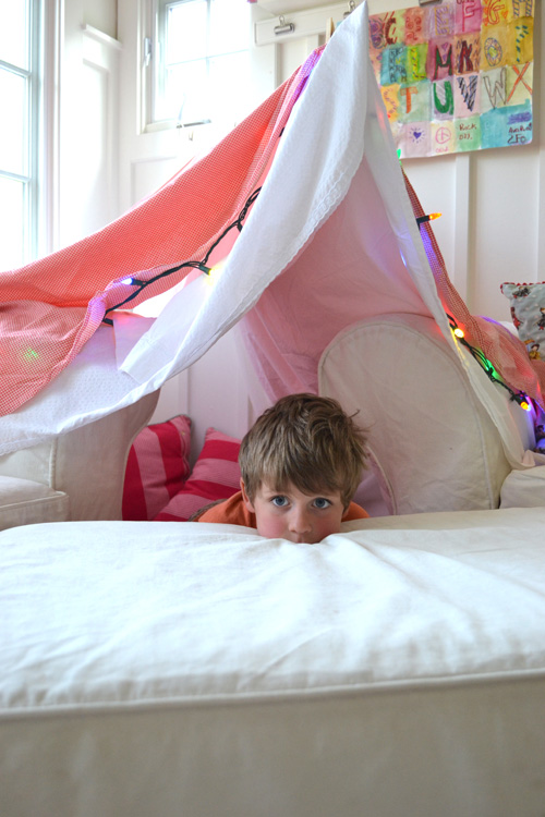 Kids love forts! It's true. I have never met a child who doesn't love small, enclosed spaces where they can hide their stuff, and hide themselves. I remember as a kid begging my parents to let me sleep in the basement, in the small storage room that was full of secret stuff. They let me! I moved my bed and all of my nicknacks to the basement. I remember that first night, feeling so lucky to have a "new room" that was dark and small and fort-ish (emphasis on "ish"). It was an exciting time! Until I heard the scratch, scratch of little teeny paws.