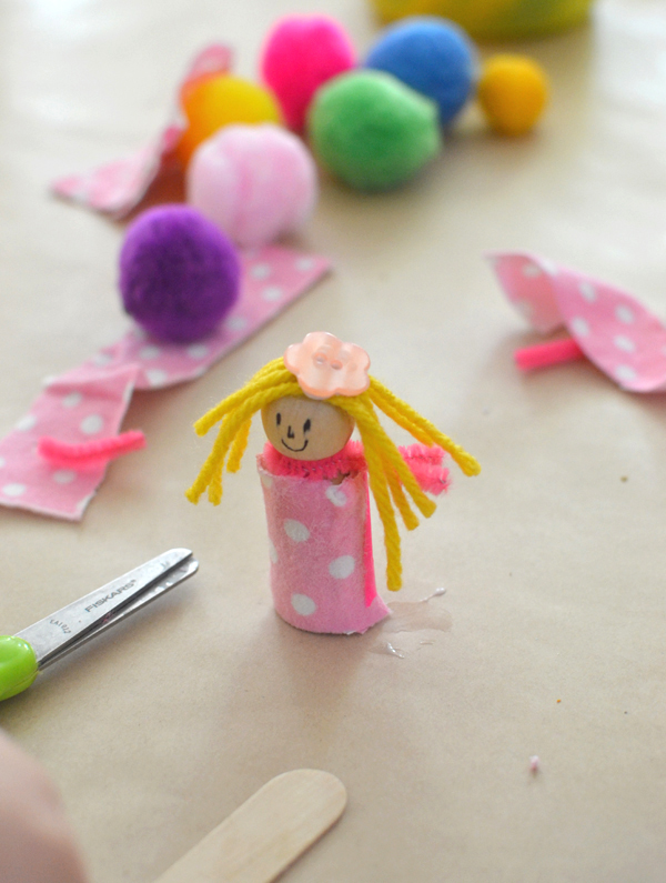 kids can make little people from wooden pegs and fabric scraps