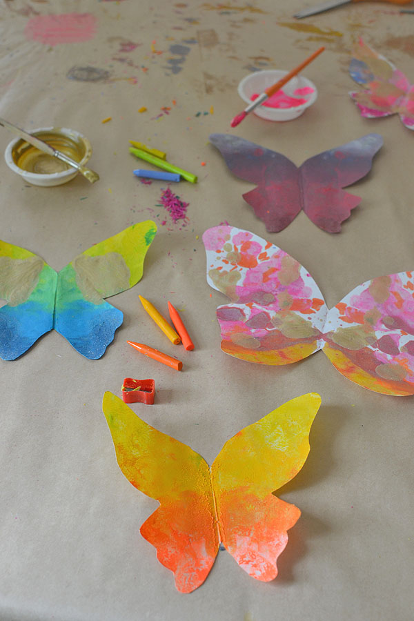 make these gorgeous butterflies from melted crayon shavings and printable butterfly sheets