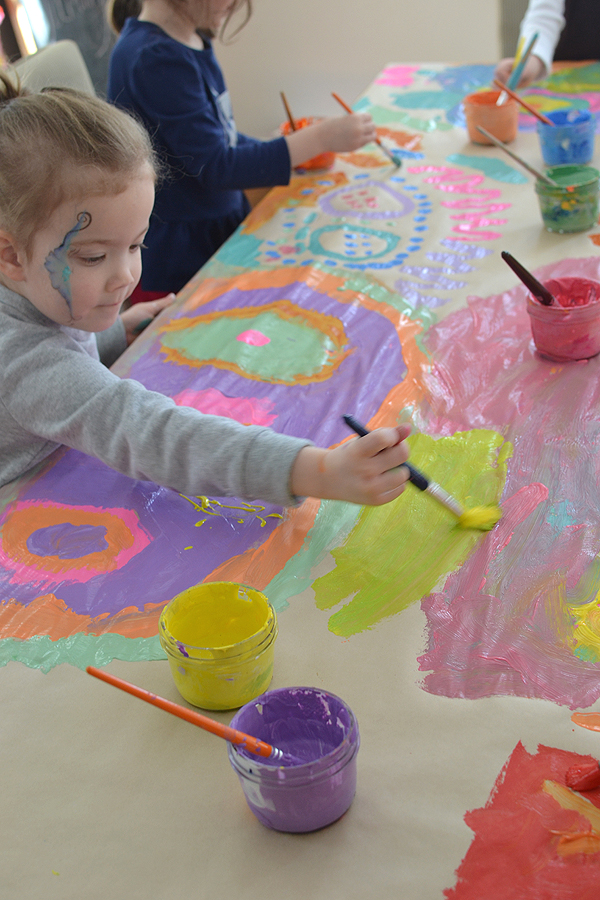 4yr olds work together to make a big painting ~ collaborative art projects foster cooperation