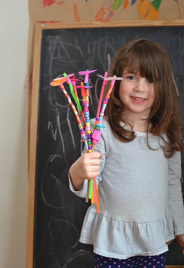 kids make a bouquet of pipe cleaner flowers with beads, buttons and paper
