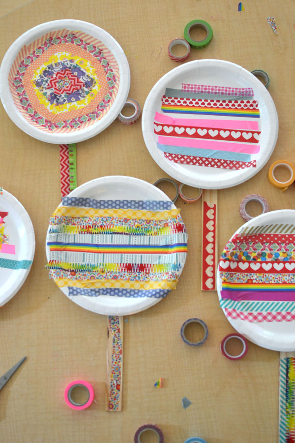 Kids decorate paper plates with wash tape and make a balloon ping-pong game.