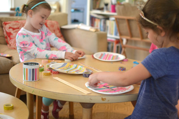 Kids decorate paper plates with wash tape and make a balloon ping-pong game.