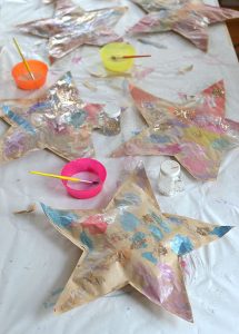 Kids make puffy stars with paper and paint.