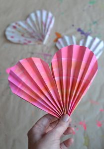 One-minute folded paper hearts. Make a garland, necklace, or fan. Or send in the mail for Valentine's Day!