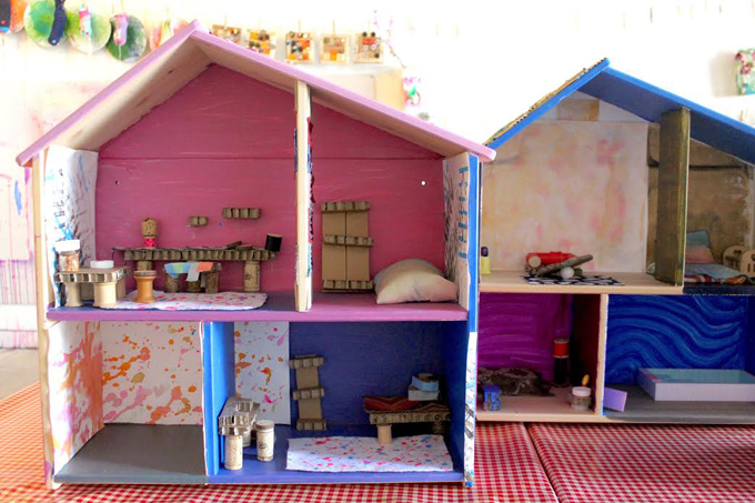 Dollhouse Camp FREE guide for parents and teachers.