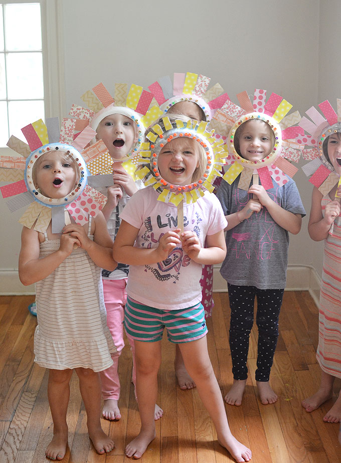 Kids make flower faces from paper plates.