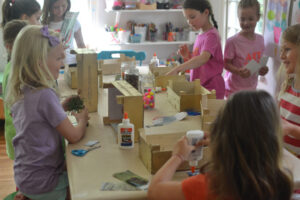 Kids study artist Mano Kellner and make dioramas from collage material, animal figurines, and greenery.