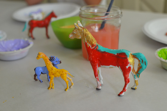 Kids study artist Mano Kellner and make dioramas from collage material, animal figurines, and greenery.
