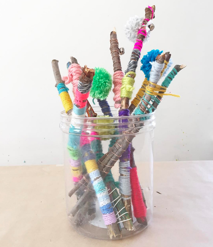 When school is canceled because of coronavirus and kids are quarantined at home, this is the perfect guide that promotes math, literacy and science through art and play. Day 5: Drawing Sticks/Process Art