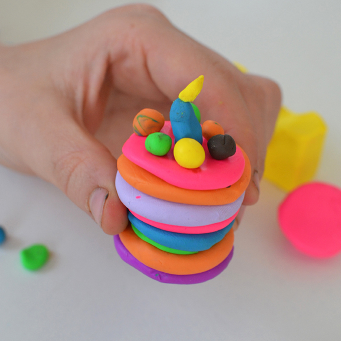 Are you and your kids quarantined at home because of the coronavirus? Well this Art and Play guide will help! Promoting math, literacy and science through art and play. Day 2: Playdough Bakery