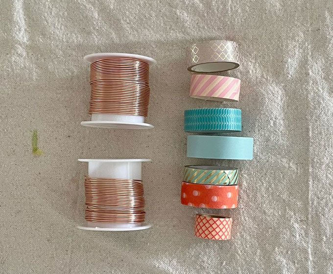 Make delicate and charming crowns using craft wire and colorful washi tape.