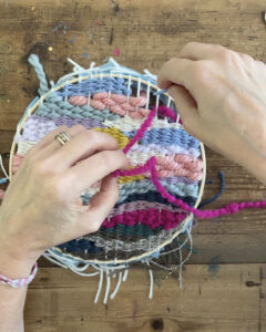 doodle weaving with thick and thin yarns, using an embroidery hoop